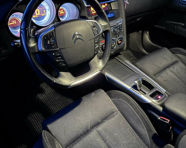 Белый Ситроен С4, объемом двигателя 1.56 л и пробегом 190 тыс. км за 8000 $, фото 10 на Automoto.ua