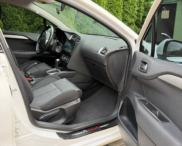 Белый Ситроен С4, объемом двигателя 1.6 л и пробегом 104 тыс. км за 8100 $, фото 7 на Automoto.ua