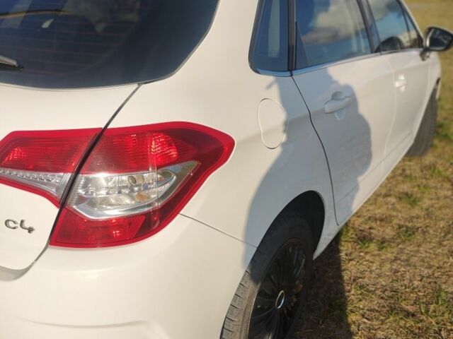 Белый Ситроен С4, объемом двигателя 1.6 л и пробегом 205 тыс. км за 6500 $, фото 13 на Automoto.ua