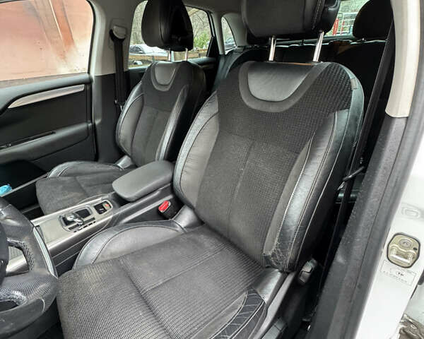 Белый Ситроен С4, объемом двигателя 1.56 л и пробегом 265 тыс. км за 7500 $, фото 16 на Automoto.ua