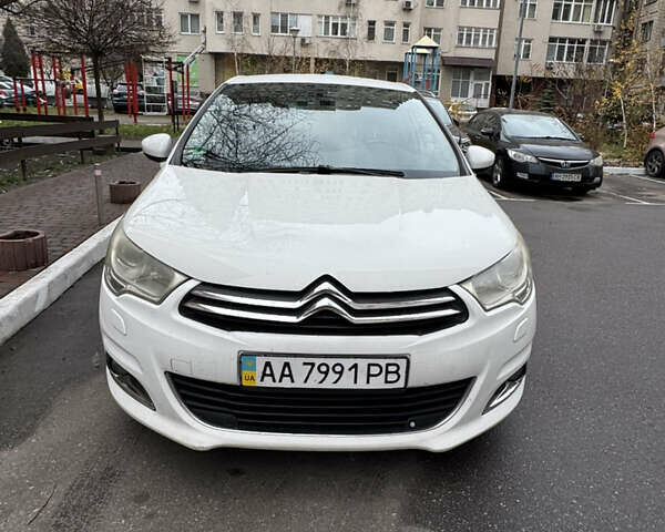 Белый Ситроен С4, объемом двигателя 1.56 л и пробегом 265 тыс. км за 7500 $, фото 3 на Automoto.ua