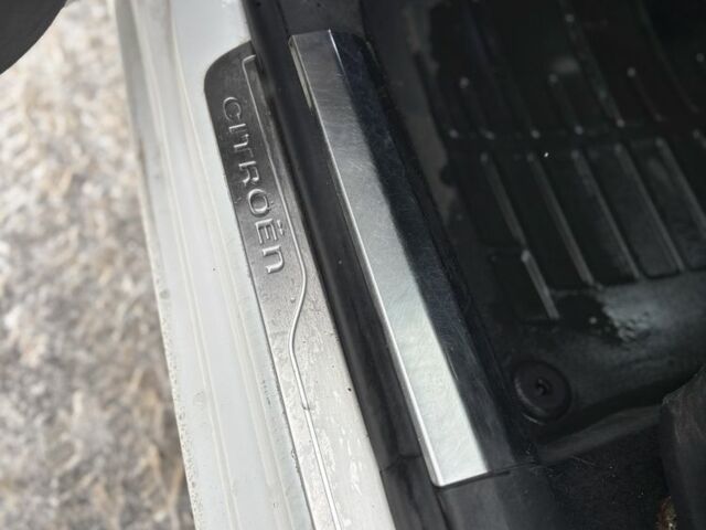 Белый Ситроен С4, объемом двигателя 1.6 л и пробегом 229 тыс. км за 7700 $, фото 10 на Automoto.ua