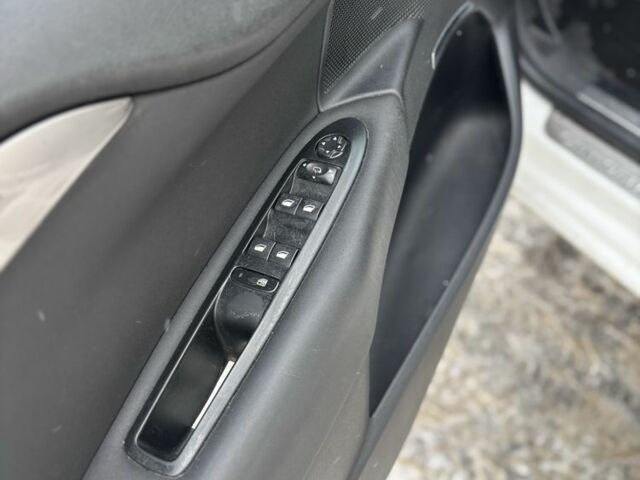 Белый Ситроен С4, объемом двигателя 1.6 л и пробегом 229 тыс. км за 7700 $, фото 11 на Automoto.ua