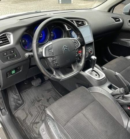 Белый Ситроен С4, объемом двигателя 1.6 л и пробегом 216 тыс. км за 9000 $, фото 6 на Automoto.ua