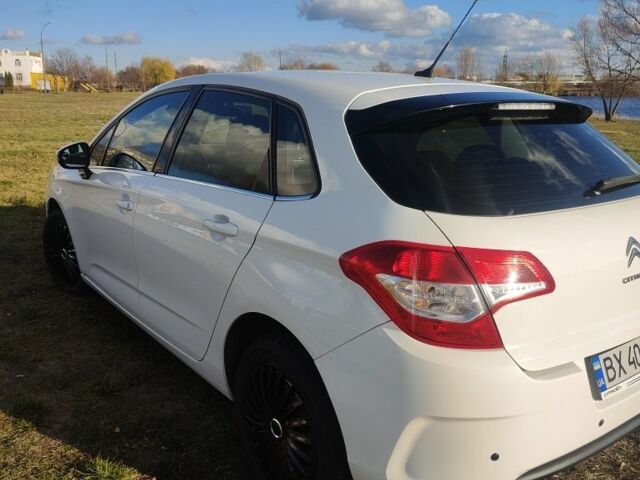 Белый Ситроен С4, объемом двигателя 1.6 л и пробегом 205 тыс. км за 6500 $, фото 5 на Automoto.ua