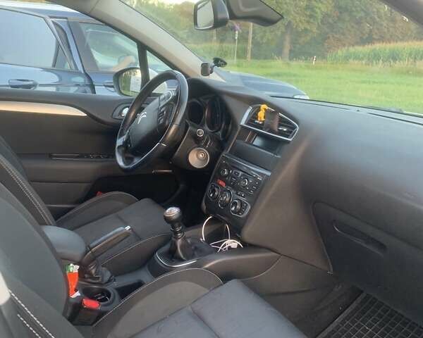 Белый Ситроен С4, объемом двигателя 1.6 л и пробегом 237 тыс. км за 6700 $, фото 2 на Automoto.ua