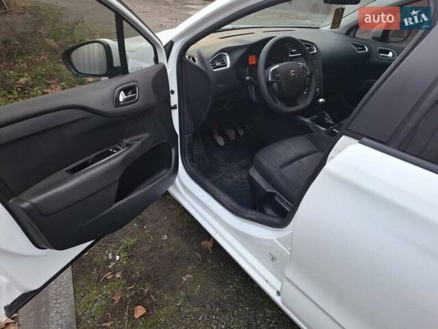 Белый Ситроен С4, объемом двигателя 1.6 л и пробегом 241 тыс. км за 5200 $, фото 7 на Automoto.ua