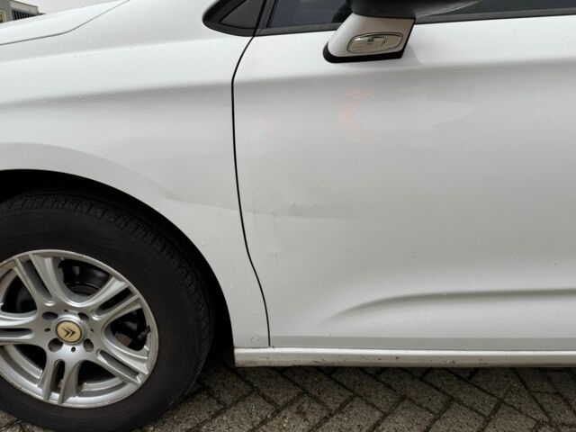 Белый Ситроен С4, объемом двигателя 1.6 л и пробегом 223 тыс. км за 6312 $, фото 2 на Automoto.ua