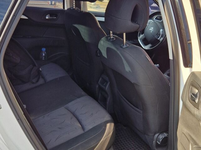 Белый Ситроен С4, объемом двигателя 1.6 л и пробегом 242 тыс. км за 5500 $, фото 6 на Automoto.ua