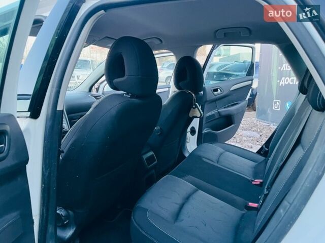 Белый Ситроен С4, объемом двигателя 1.6 л и пробегом 190 тыс. км за 5500 $, фото 12 на Automoto.ua