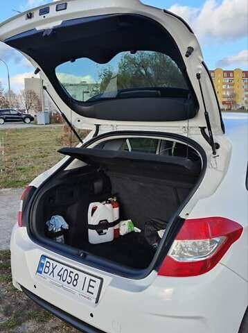 Белый Ситроен С4, объемом двигателя 1.6 л и пробегом 205 тыс. км за 6500 $, фото 24 на Automoto.ua