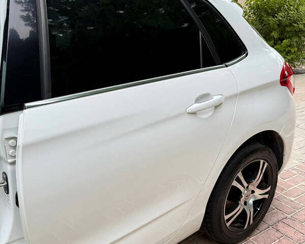 Белый Ситроен С4, объемом двигателя 1.6 л и пробегом 104 тыс. км за 8100 $, фото 4 на Automoto.ua