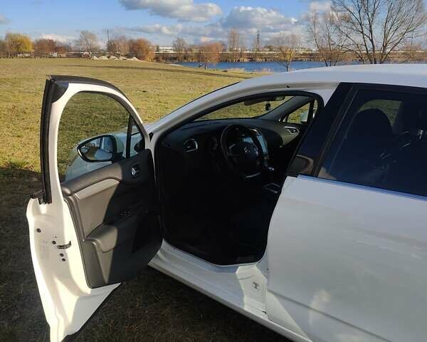 Белый Ситроен С4, объемом двигателя 1.6 л и пробегом 205 тыс. км за 6500 $, фото 9 на Automoto.ua