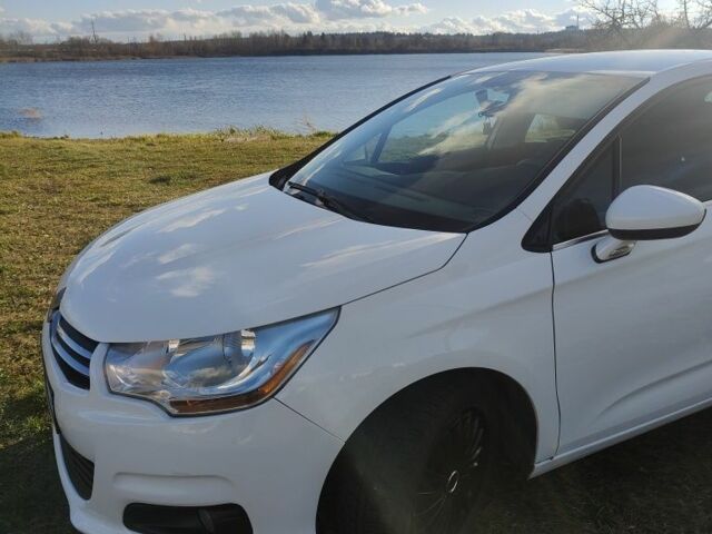 Белый Ситроен С4, объемом двигателя 1.6 л и пробегом 205 тыс. км за 6500 $, фото 10 на Automoto.ua