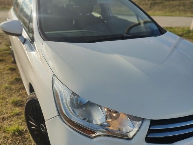 Белый Ситроен С4, объемом двигателя 1.6 л и пробегом 205 тыс. км за 6500 $, фото 12 на Automoto.ua