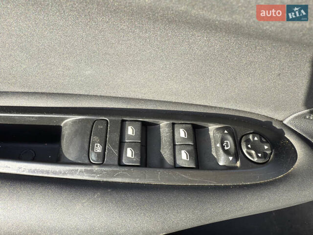 Білий Сітроен С4, об'ємом двигуна 1.56 л та пробігом 192 тис. км за 6000 $, фото 22 на Automoto.ua