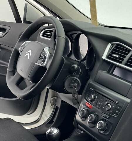 Белый Ситроен С4, объемом двигателя 1.6 л и пробегом 243 тыс. км за 4950 $, фото 13 на Automoto.ua