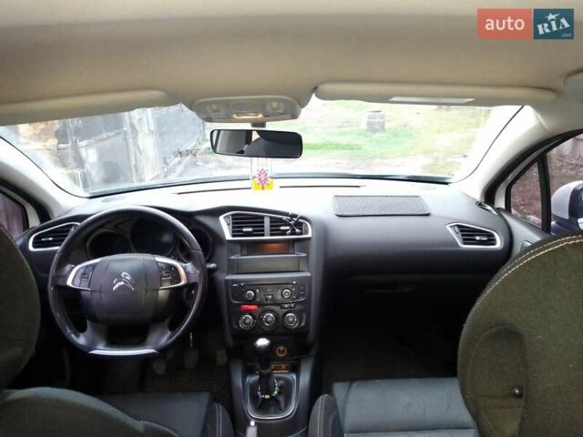 Белый Ситроен С4, объемом двигателя 1.59 л и пробегом 235 тыс. км за 4500 $, фото 6 на Automoto.ua