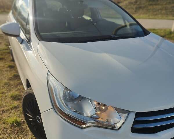 Белый Ситроен С4, объемом двигателя 1.6 л и пробегом 205 тыс. км за 6500 $, фото 13 на Automoto.ua