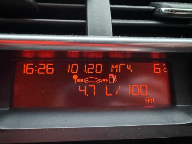 Белый Ситроен С4, объемом двигателя 1.6 л и пробегом 223 тыс. км за 6312 $, фото 4 на Automoto.ua