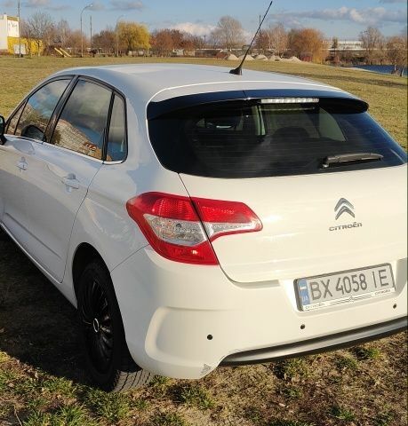 Белый Ситроен С4, объемом двигателя 1.6 л и пробегом 205 тыс. км за 6500 $, фото 14 на Automoto.ua