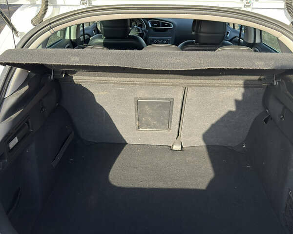 Білий Сітроен С4, об'ємом двигуна 1.56 л та пробігом 192 тис. км за 6000 $, фото 24 на Automoto.ua