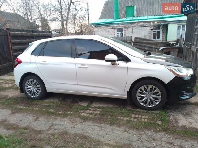 Белый Ситроен С4, объемом двигателя 1.59 л и пробегом 235 тыс. км за 4500 $, фото 3 на Automoto.ua