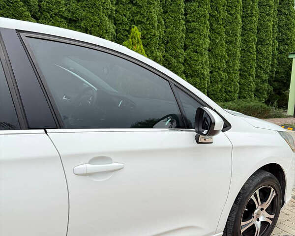 Белый Ситроен С4, объемом двигателя 1.6 л и пробегом 104 тыс. км за 8100 $, фото 1 на Automoto.ua