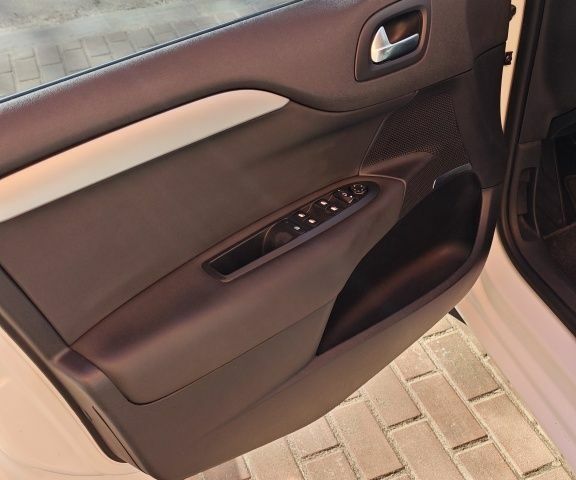 Белый Ситроен С4, объемом двигателя 1.6 л и пробегом 243 тыс. км за 6100 $, фото 16 на Automoto.ua