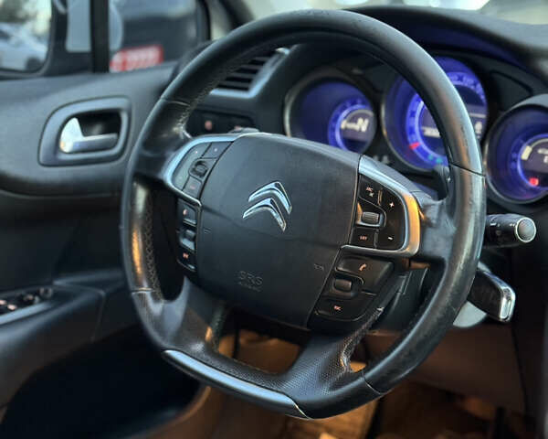 Ситроен С4 2012 в Ивано-Франковске на Automoto.ua Белый Ситроен С4, объемом двигателя 1.56 л и пробегом 263 тыс. км за 7300 $, фото 33 на Automoto.ua