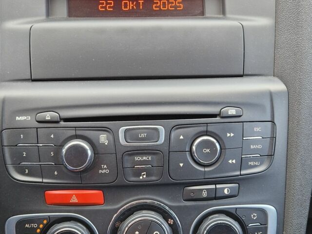 Белый Ситроен С4, объемом двигателя 1.6 л и пробегом 242 тыс. км за 5500 $, фото 15 на Automoto.ua