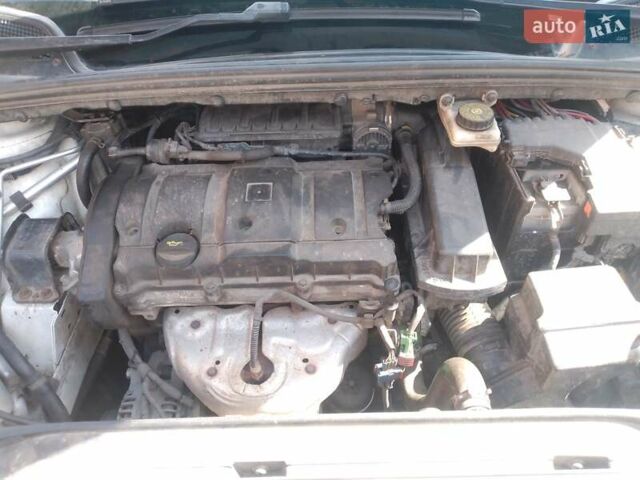 Белый Ситроен С4, объемом двигателя 1.59 л и пробегом 235 тыс. км за 4500 $, фото 1 на Automoto.ua