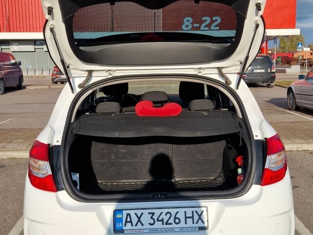 Белый Ситроен С4, объемом двигателя 1.6 л и пробегом 242 тыс. км за 5500 $, фото 4 на Automoto.ua