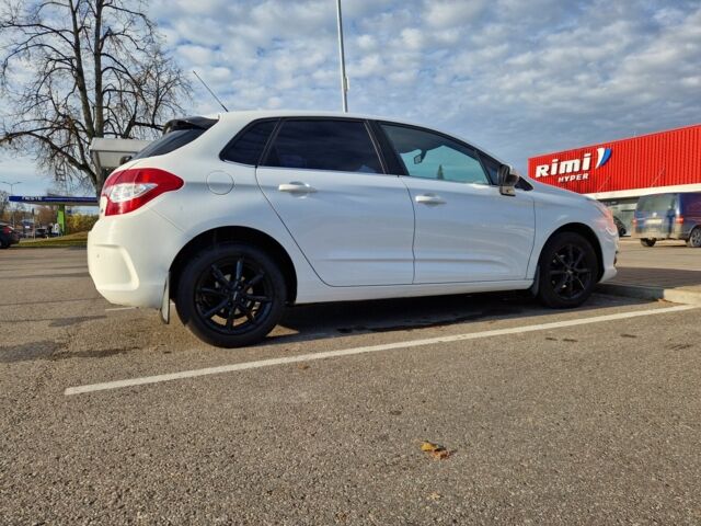 Белый Ситроен С4, объемом двигателя 1.6 л и пробегом 242 тыс. км за 5500 $, фото 1 на Automoto.ua