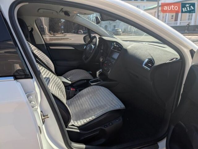 Білий Сітроен С4, об'ємом двигуна 1.6 л та пробігом 193 тис. км за 7000 $, фото 11 на Automoto.ua