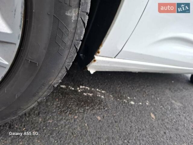 Сітроен С4 2012 у Львові на Automoto.ua Білий Сітроен С4, об'ємом двигуна 1.56 л та пробігом 280 тис. км за 5800 $, фото 11 на Automoto.ua