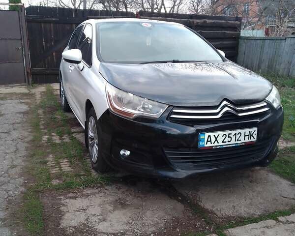 Белый Ситроен С4, объемом двигателя 1.59 л и пробегом 235 тыс. км за 4500 $, фото 12 на Automoto.ua