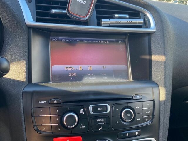 Білий Сітроен С4, об'ємом двигуна 1.6 л та пробігом 150 тис. км за 6500 $, фото 3 на Automoto.ua