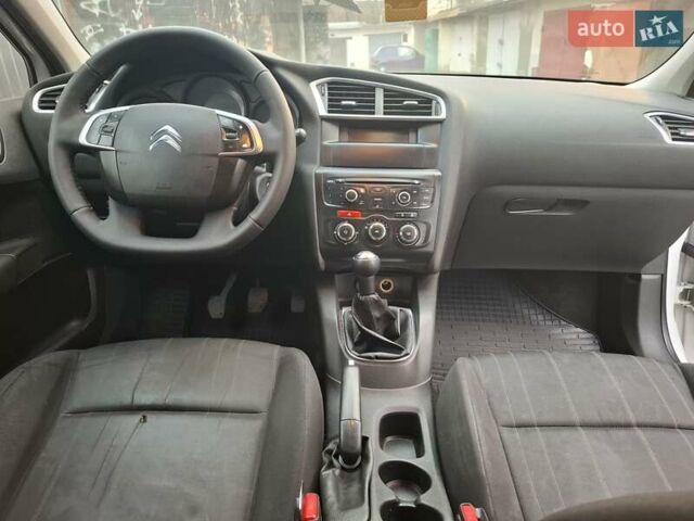 Белый Ситроен С4, объемом двигателя 1.6 л и пробегом 241 тыс. км за 5200 $, фото 5 на Automoto.ua