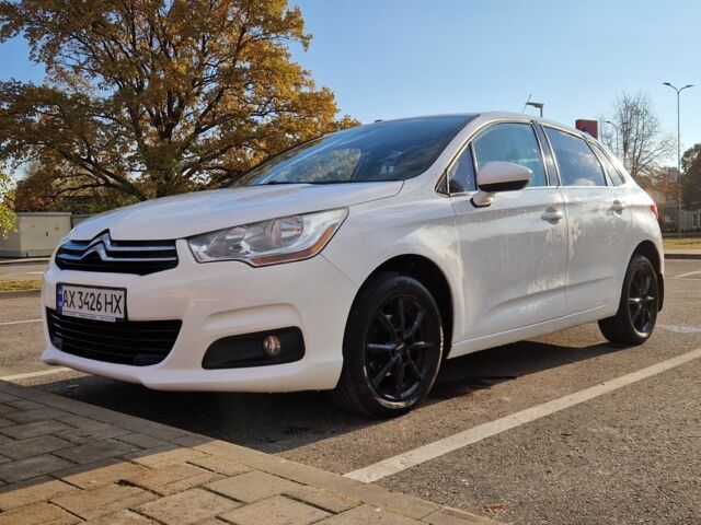 Белый Ситроен С4, объемом двигателя 1.6 л и пробегом 242 тыс. км за 5500 $, фото 2 на Automoto.ua