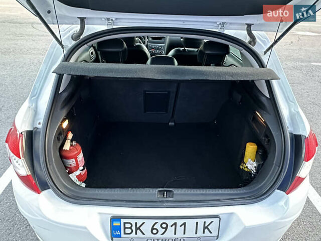 Белый Ситроен С4, объемом двигателя 1.6 л и пробегом 279 тыс. км за 7999 $, фото 14 на Automoto.ua