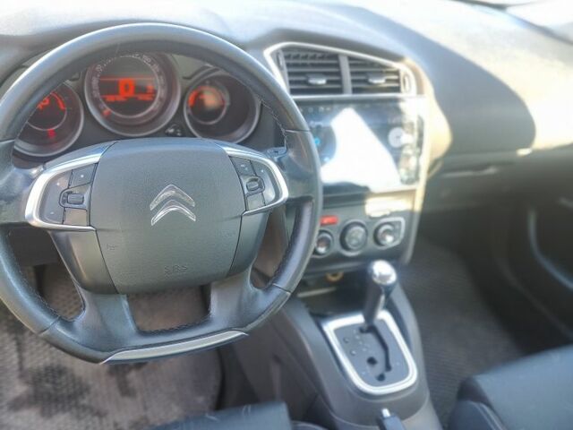 Белый Ситроен С4, объемом двигателя 1.6 л и пробегом 205 тыс. км за 6500 $, фото 6 на Automoto.ua