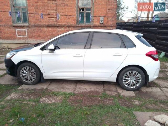 Белый Ситроен С4, объемом двигателя 1.59 л и пробегом 235 тыс. км за 4500 $, фото 2 на Automoto.ua