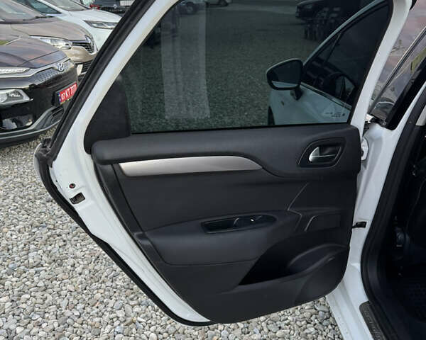 Ситроен С4 2012 в Ивано-Франковске на Automoto.ua Белый Ситроен С4, объемом двигателя 1.56 л и пробегом 263 тыс. км за 7300 $, фото 21 на Automoto.ua