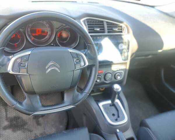 Белый Ситроен С4, объемом двигателя 1.6 л и пробегом 205 тыс. км за 6500 $, фото 8 на Automoto.ua