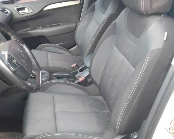 Белый Ситроен С4, объемом двигателя 1.59 л и пробегом 235 тыс. км за 4500 $, фото 7 на Automoto.ua