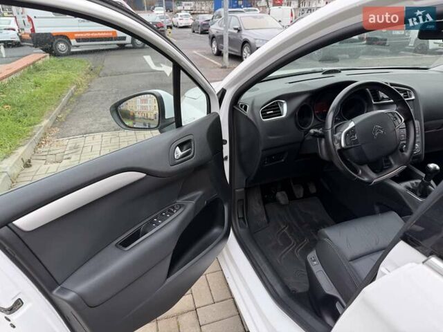 Белый Ситроен С4, объемом двигателя 1.59 л и пробегом 120 тыс. км за 7500 $, фото 27 на Automoto.ua