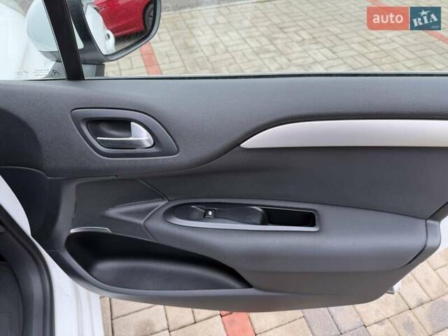 Белый Ситроен С4, объемом двигателя 1.59 л и пробегом 120 тыс. км за 7500 $, фото 36 на Automoto.ua