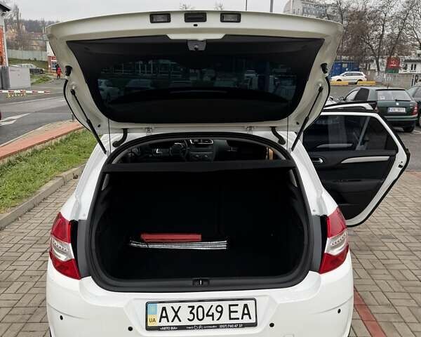Белый Ситроен С4, объемом двигателя 1.59 л и пробегом 120 тыс. км за 7500 $, фото 8 на Automoto.ua