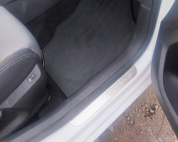 Белый Ситроен С4, объемом двигателя 1.59 л и пробегом 127 тыс. км за 7800 $, фото 14 на Automoto.ua